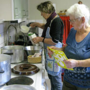 Lite vassla tar vi med hem tycker AnnaLisa och Mona